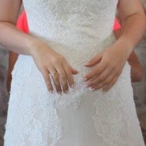 Wedding dress: professionally cleaned + stored - Picture 10 of 10